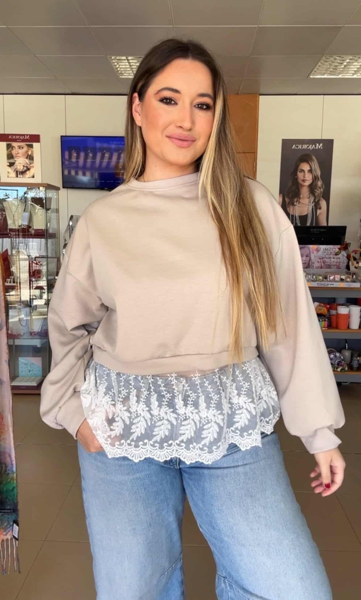 SUDADERA DE ENCAJE BEIGE