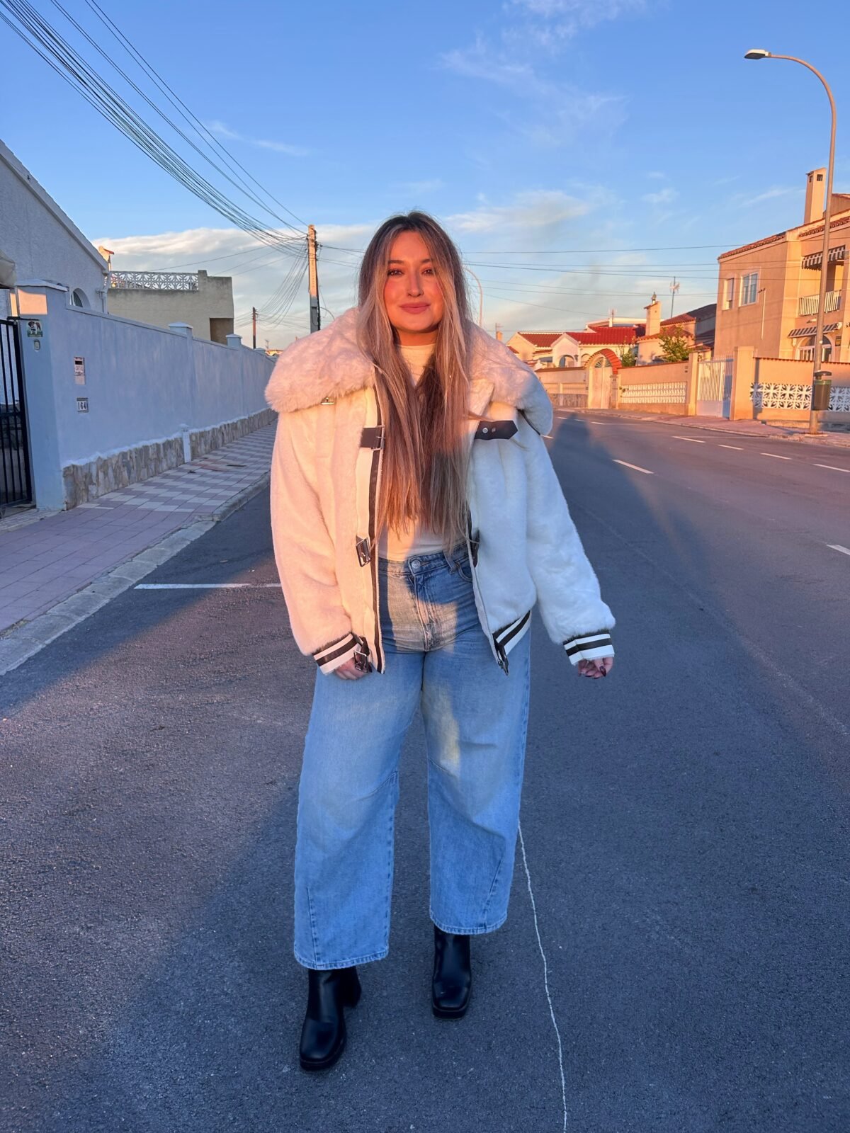 ABRIGO HEBILLA BLANCO