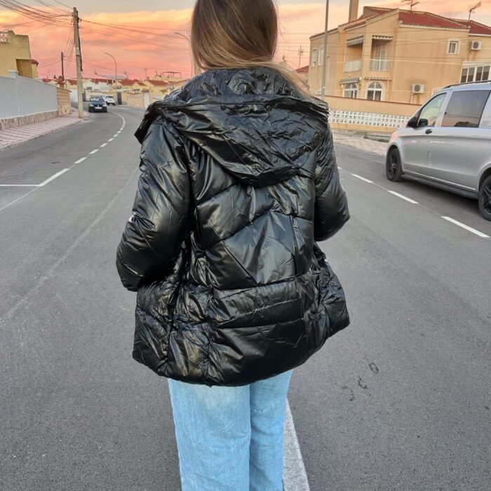 ABRIGO NEGRO METALIZADO