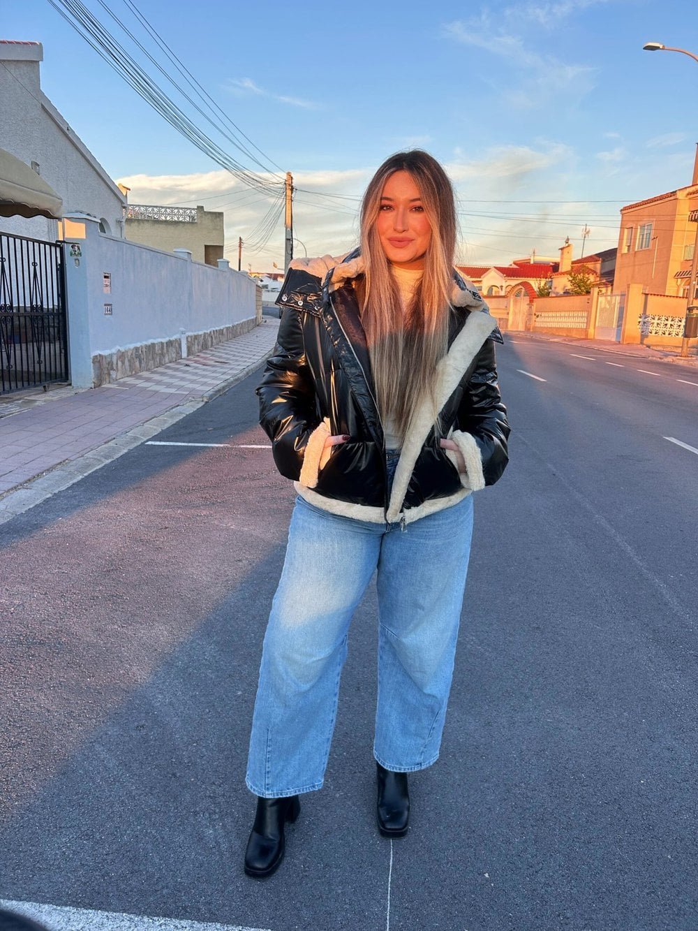 ABRIGO NEGRO CON PELO