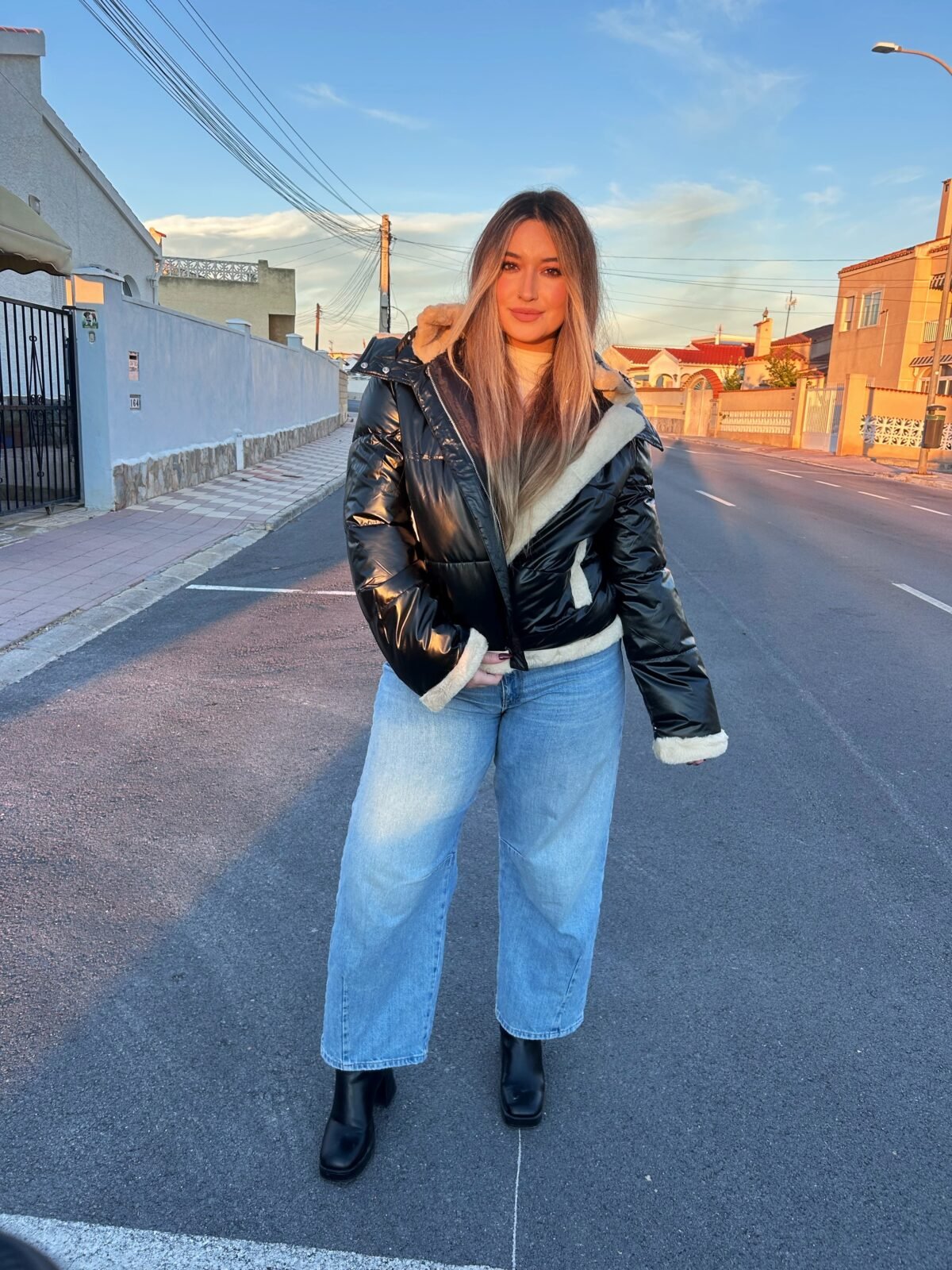 ABRIGO NEGRO CON PELO