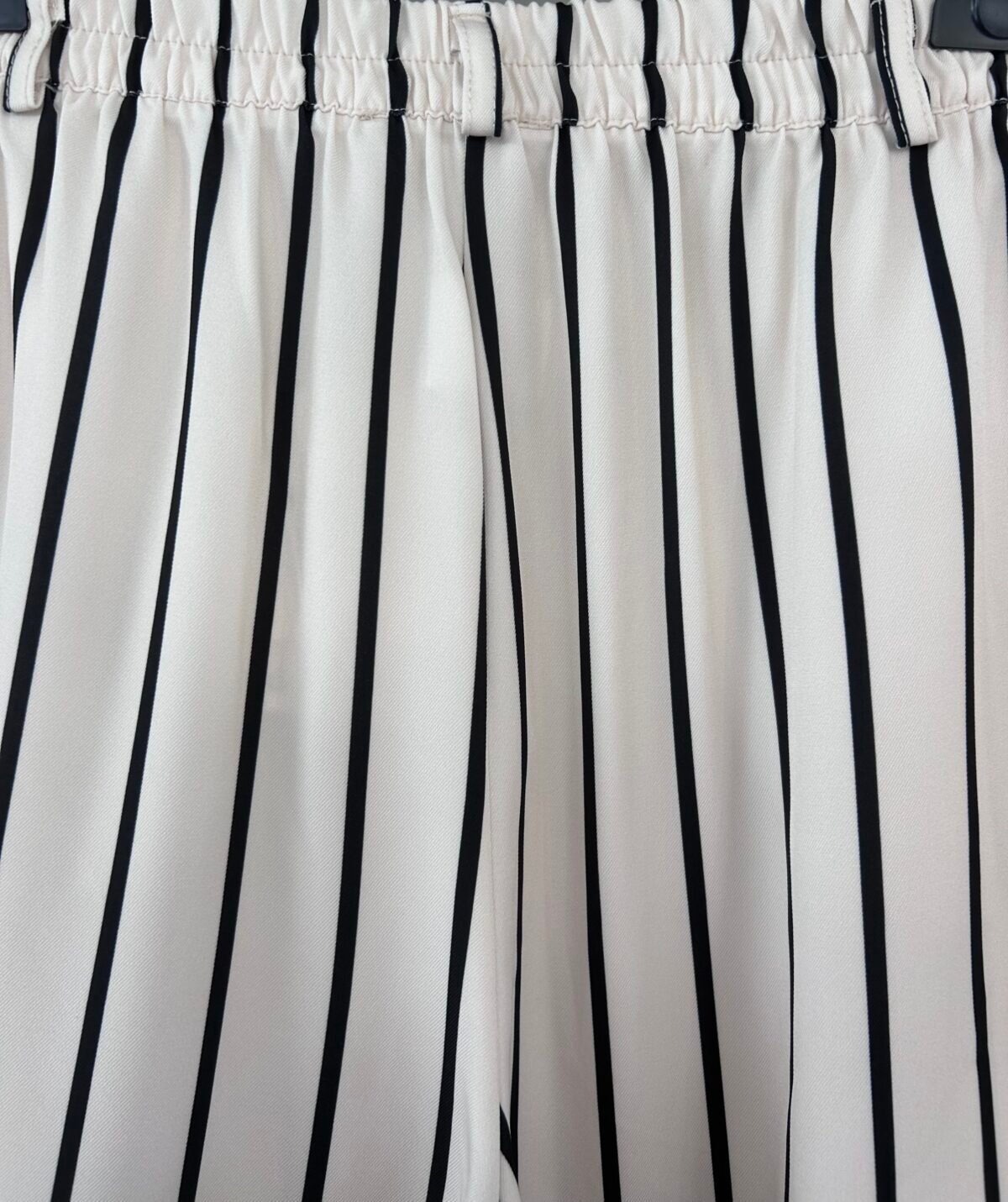 PANTALÓN RAYAS BLANCO Y NEGRO