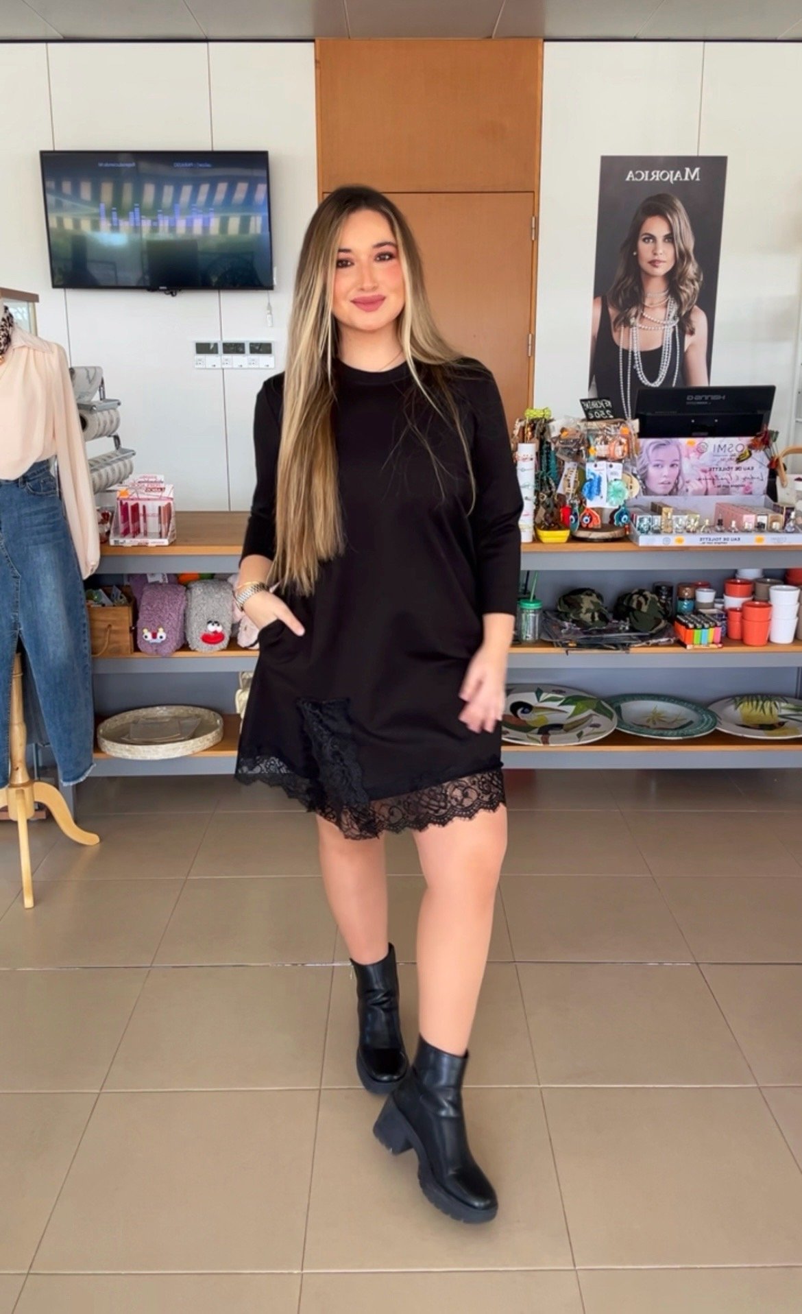VESTIDO NEGRO ENCAJE