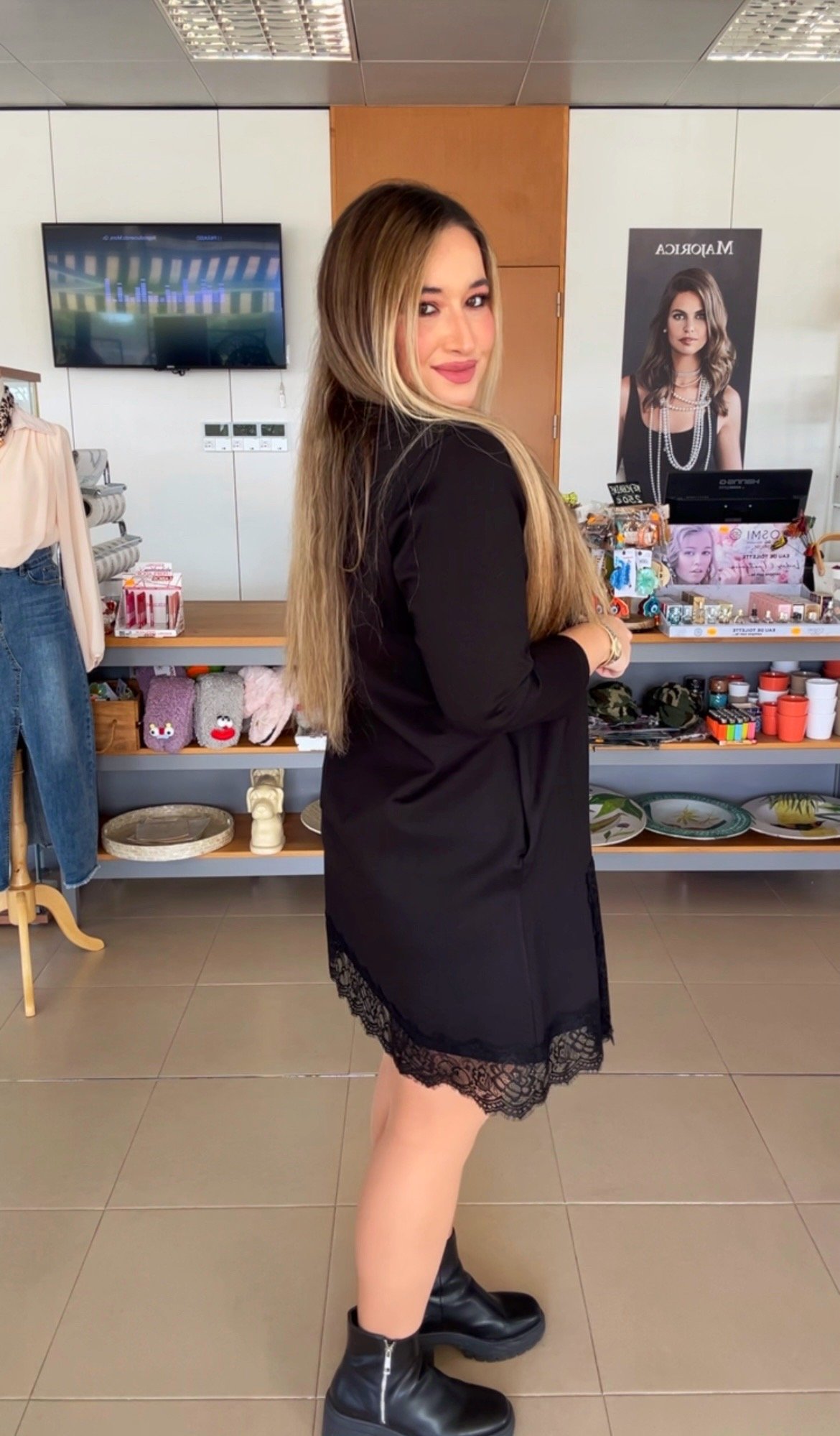 VESTIDO NEGRO ENCAJE