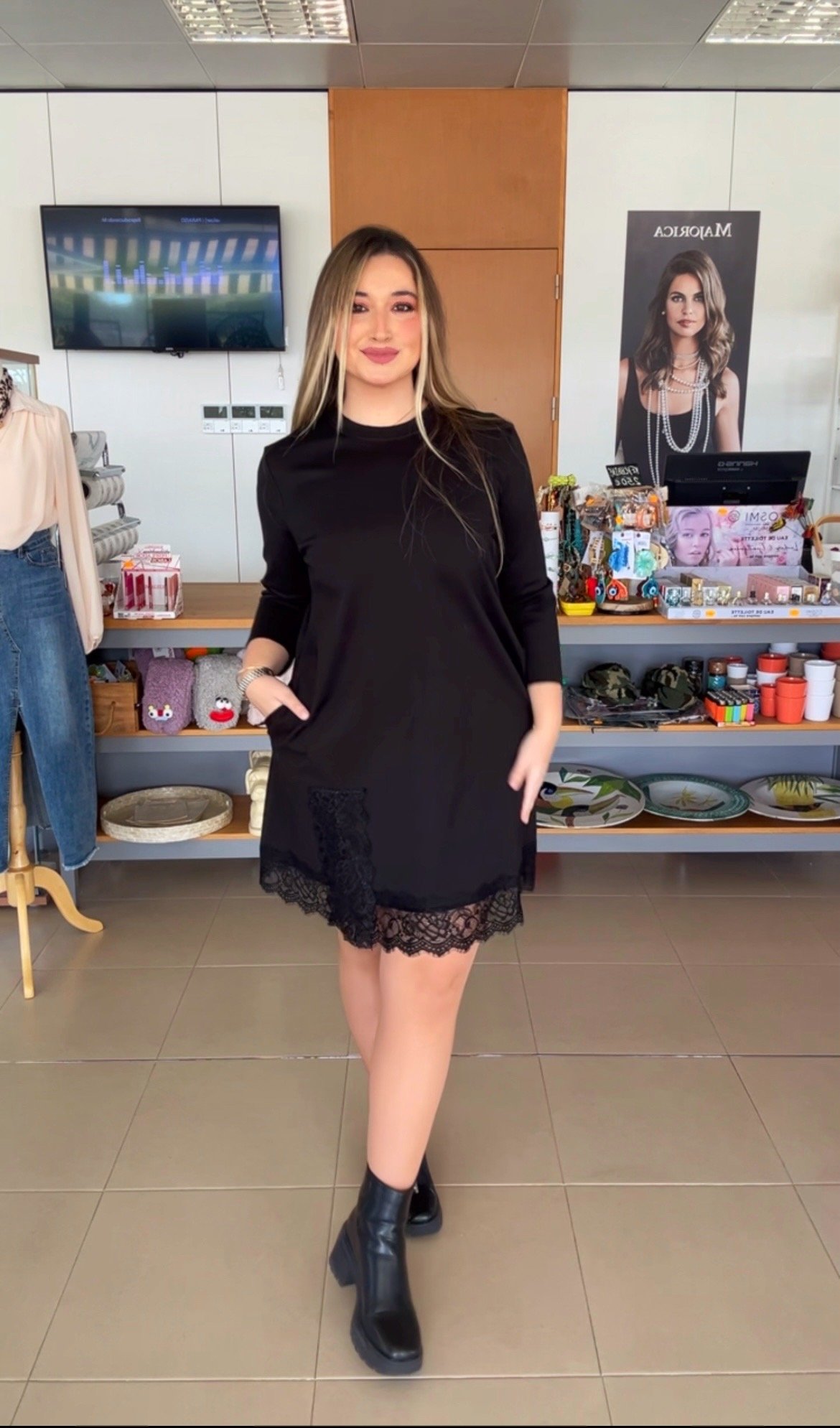 VESTIDO NEGRO ENCAJE