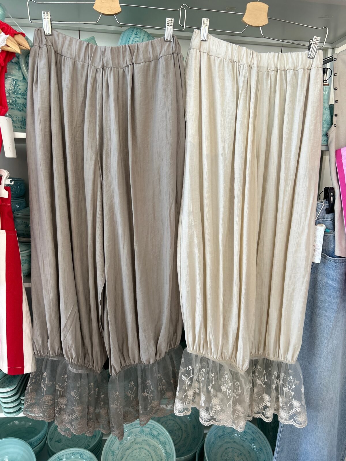 PANTALÓN BOMBACHO ENCAJE TOPO