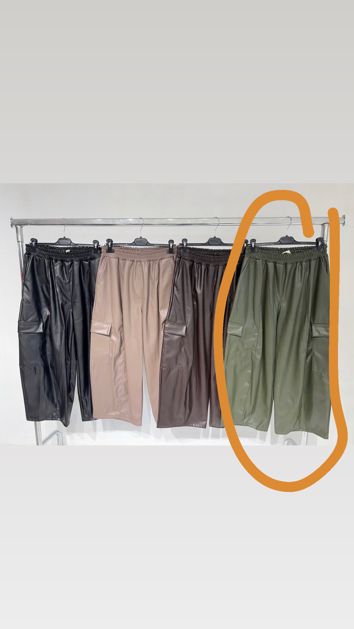 PANTALÓN POLIPIEL VERDE