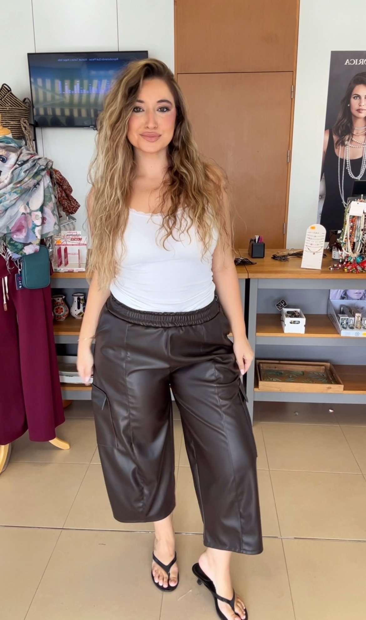 PANTALÓN POLIPIEL MARRÓN