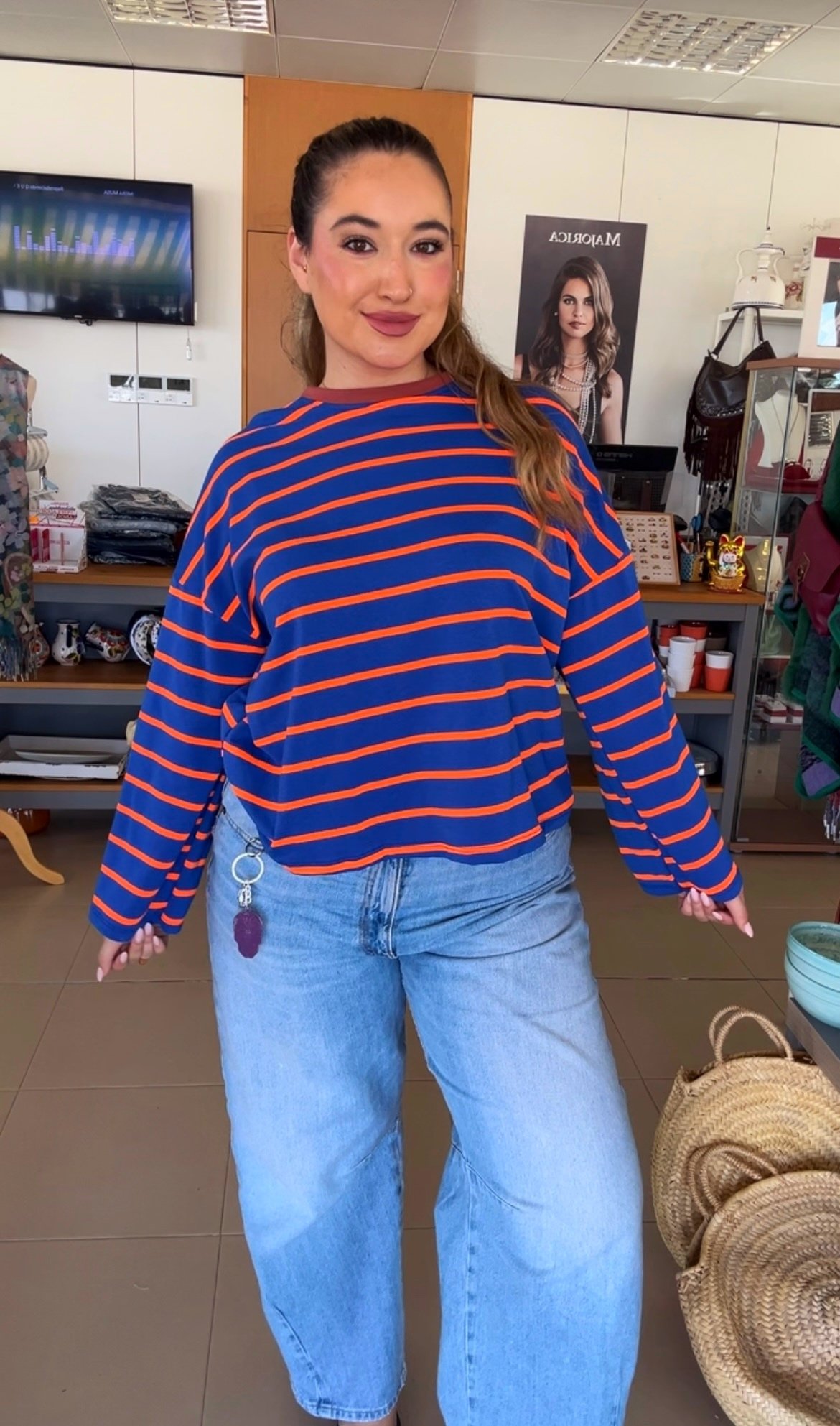 CAMISETA RRAYAS AZUL Y NARANJA
